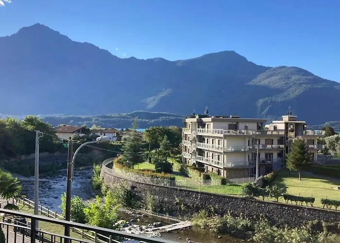 Semesterbostad River House Domaso